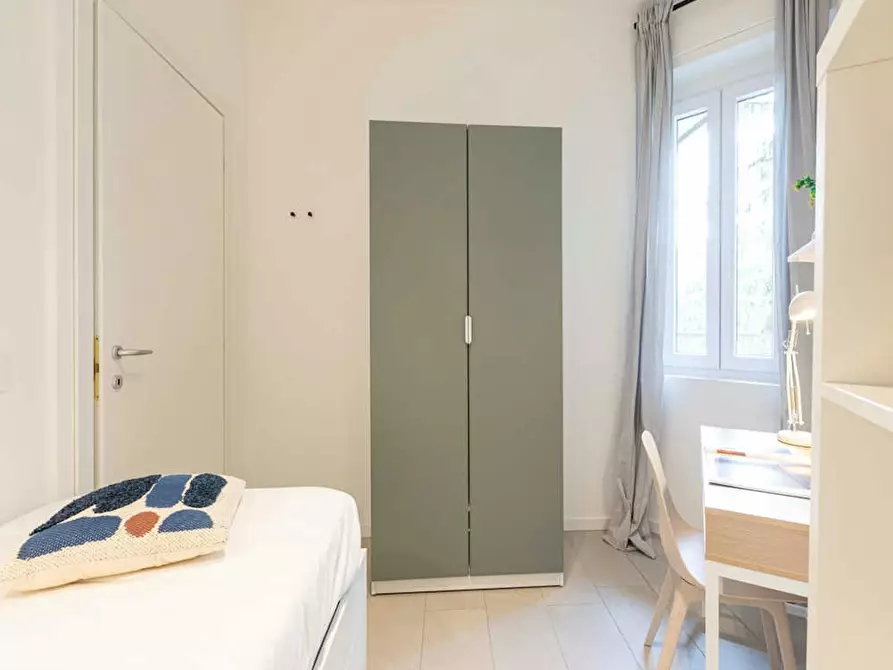 Immagine 5 di Camera in affitto  in Via Luigi Scrosati a Milano