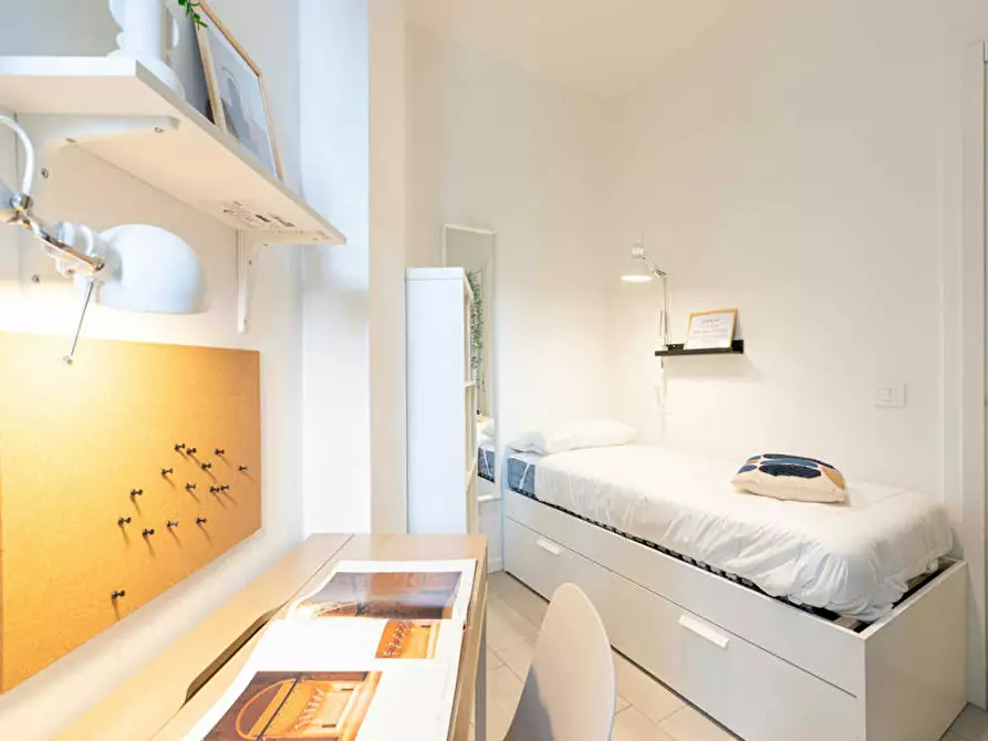 Immagine 1 di Camera in affitto  in Via Luigi Scrosati a Milano