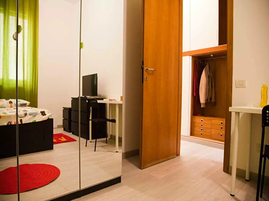 Immagine 3 di Camera in affitto  in Via Conca del Naviglio a Milano