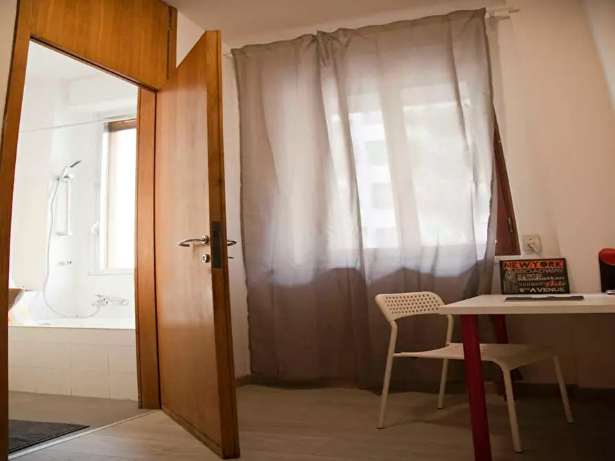 Immagine 3 di Camera in affitto  in Via Conca del Naviglio a Milano