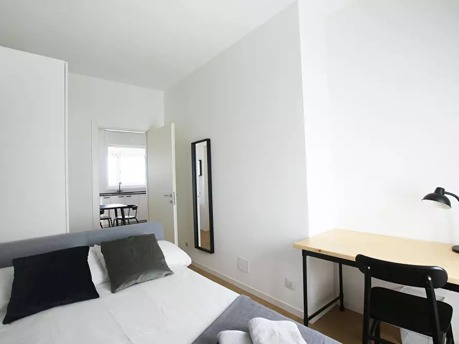 Immagine 4 di Camera in affitto  in Via Benjamin Constant a Milano