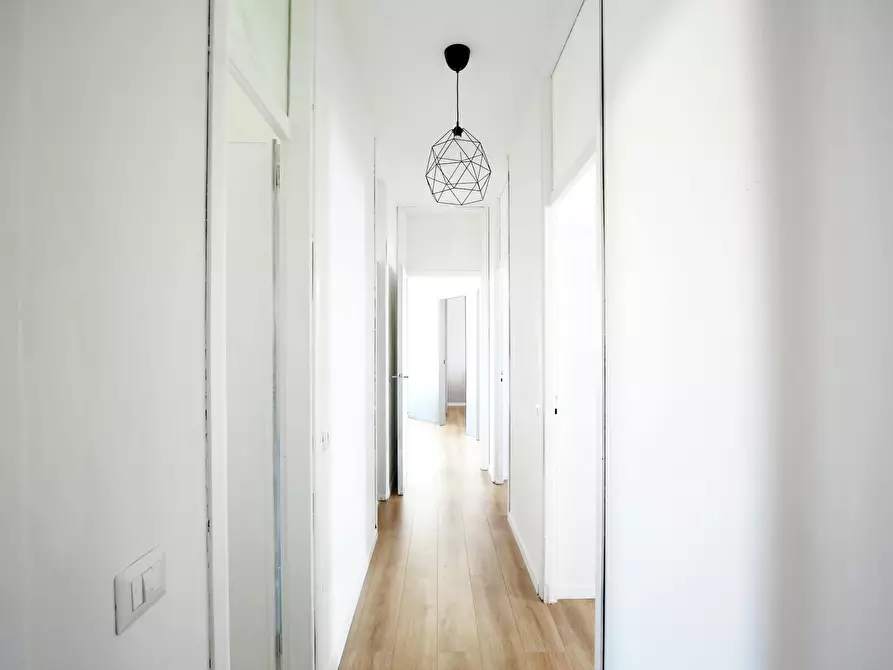 Immagine 5 di Camera in affitto  in Via Benjamin Constant a Milano
