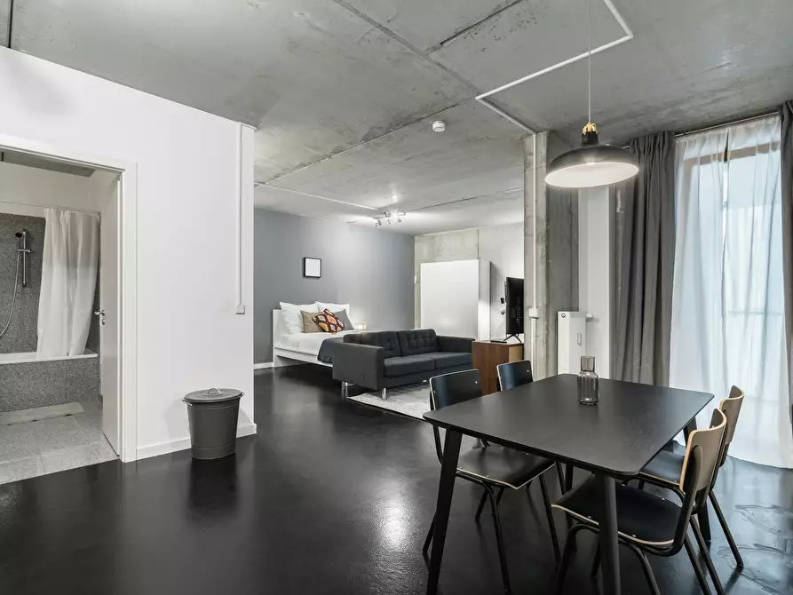Immagine 6 di Appartamento in affitto  in Linienstraße a Berlin