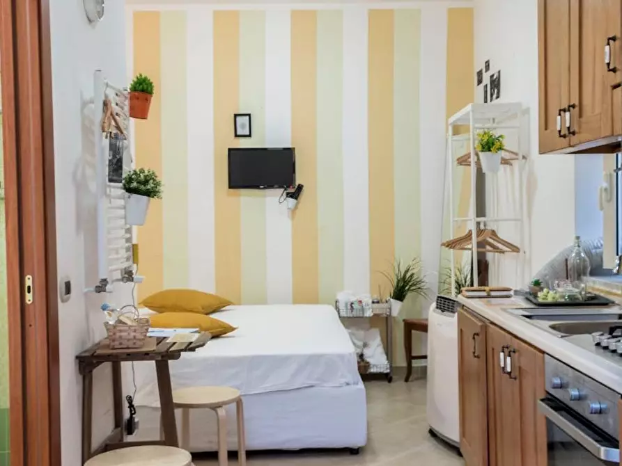 Immagine 1 di Appartamento in affitto  in Piazzetta Luigi Settembrini a Napoli