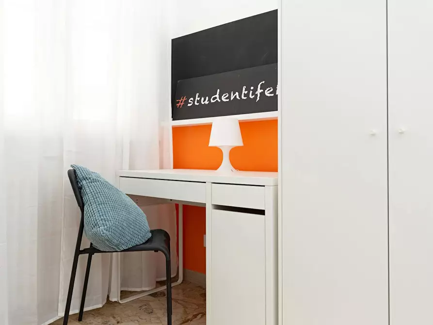 Immagine 4 di Camera in affitto  in Corso d'Augusto a Rimini