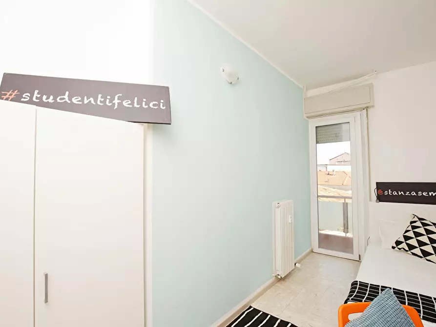 Immagine 3 di Camera in affitto  in Via Carlo Cattaneo a Rimini