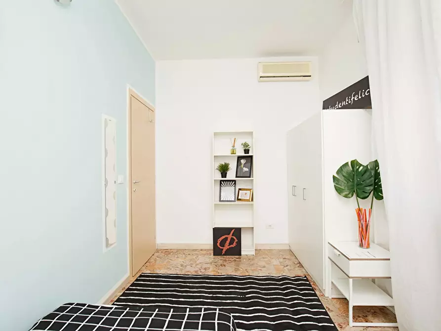 Immagine 2 di Camera in affitto  in Via Carlo Cattaneo a Rimini