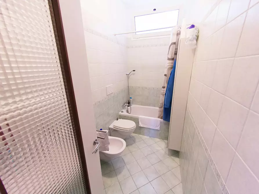 Immagine 10 di Camera in affitto  in Via Valtellina a Milano