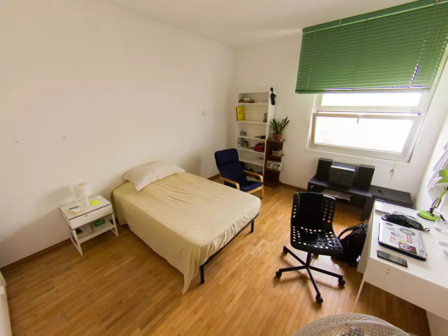 Immagine 2 di Camera in affitto  in Via Valtellina a Milano