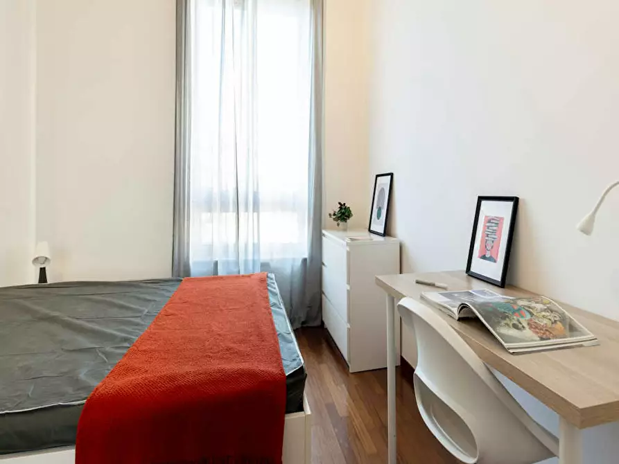 Immagine 5 di Camera in affitto  in Viale Tunisia a Milano