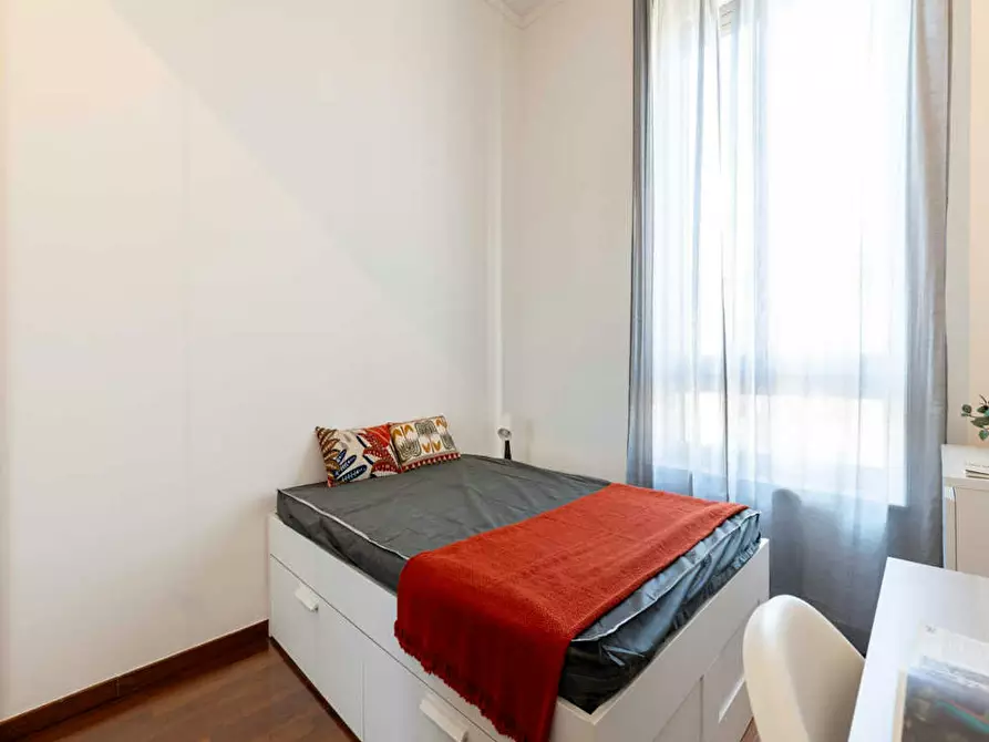 Immagine 2 di Camera in affitto  in Viale Tunisia a Milano