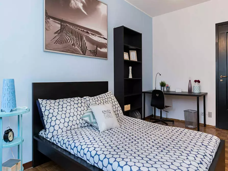 Immagine 2 di Camera in affitto  in Via delle Acacie a Buccinasco