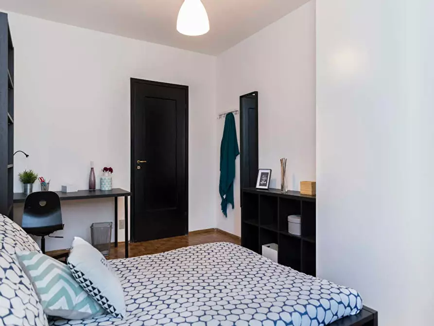 Immagine 3 di Camera in affitto  in Via delle Acacie a Buccinasco