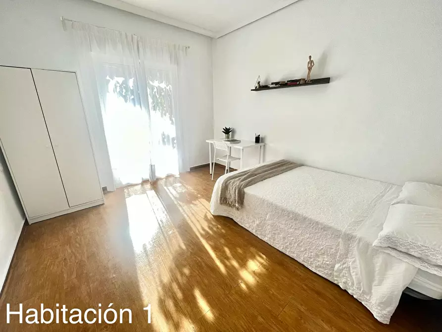 Immagine 1 di Camera in affitto  in Calle Huelva a Santiponce