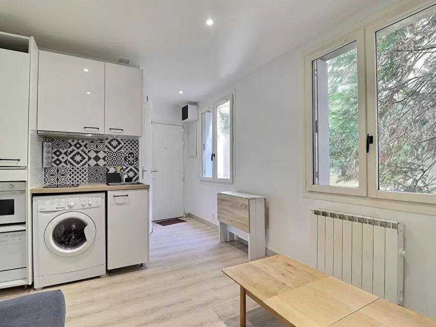 Immagine 4 di Appartamento in affitto  in Rue Myrha a Paris 18