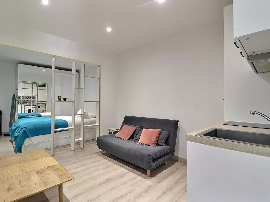 Immagine 1 di Appartamento in affitto  in Rue Myrha a Paris 18