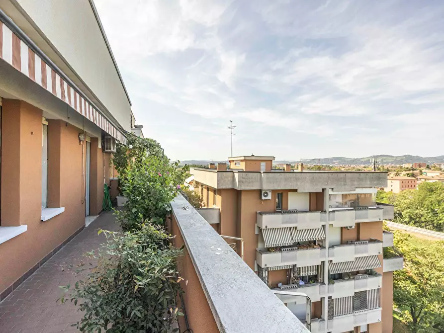 Immagine 5 di Camera in affitto  in Via San Donato a Bologna