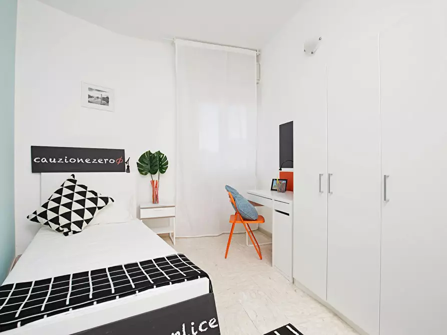 Immagine 3 di Camera in affitto  in Via Carlo Cattaneo a Rimini