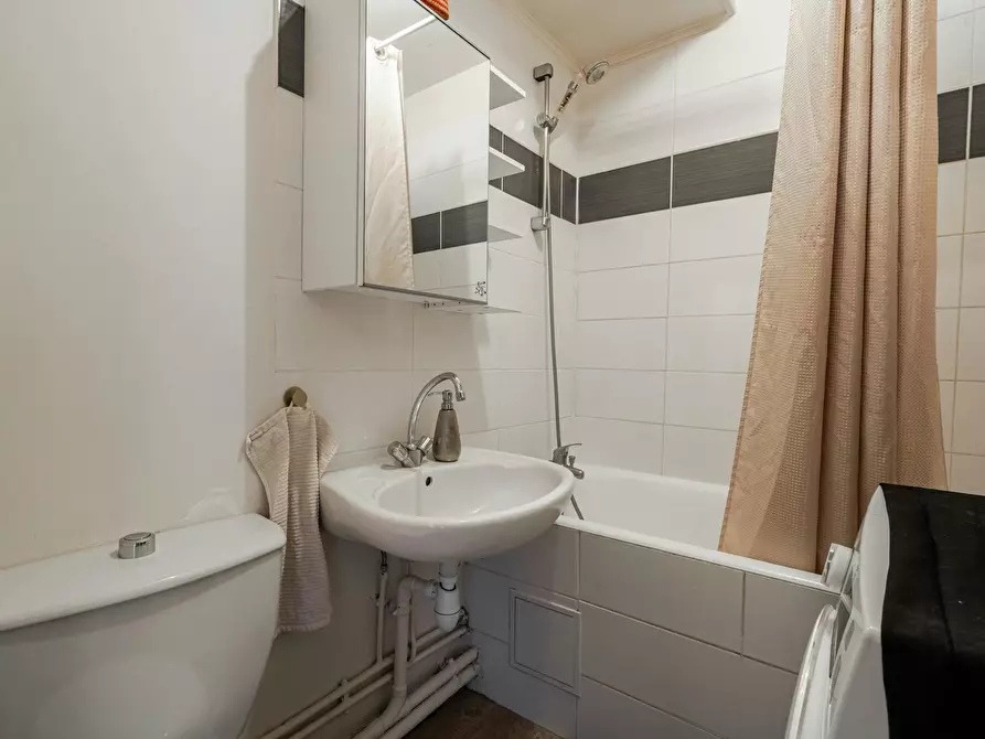Immagine 10 di Appartamento in affitto  in Rue du Borrégo a Paris 20