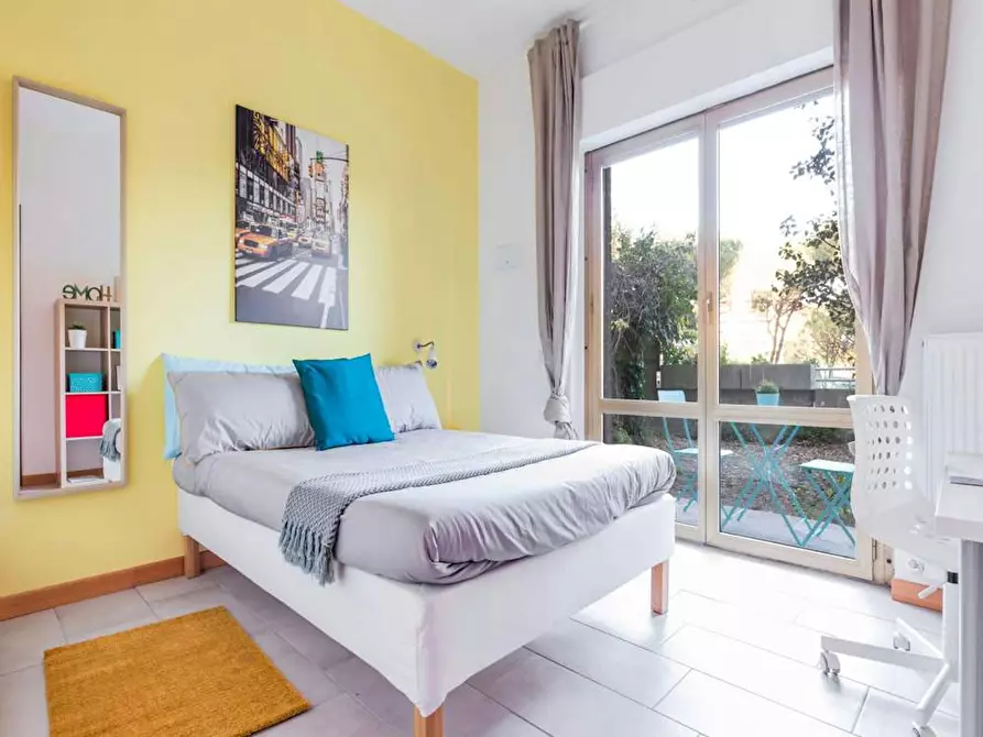 Immagine 1 di Camera in affitto  in Via Fiume delle Perle a Roma