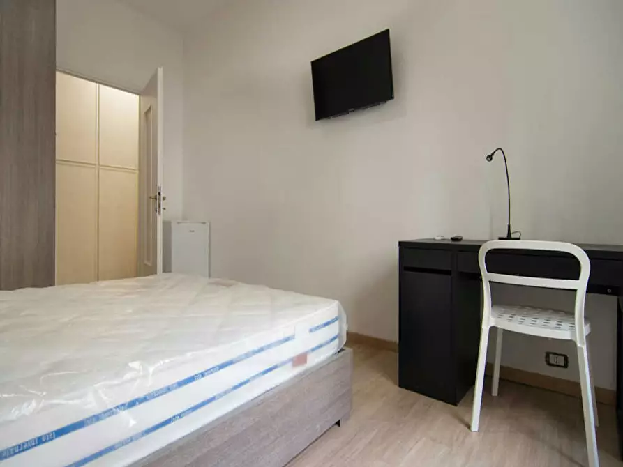 Immagine 5 di Camera in affitto  in Via Luigi Settembrini a Milano