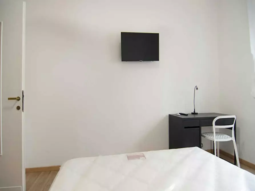 Immagine 9 di Camera in affitto  in Via Luigi Settembrini a Milano