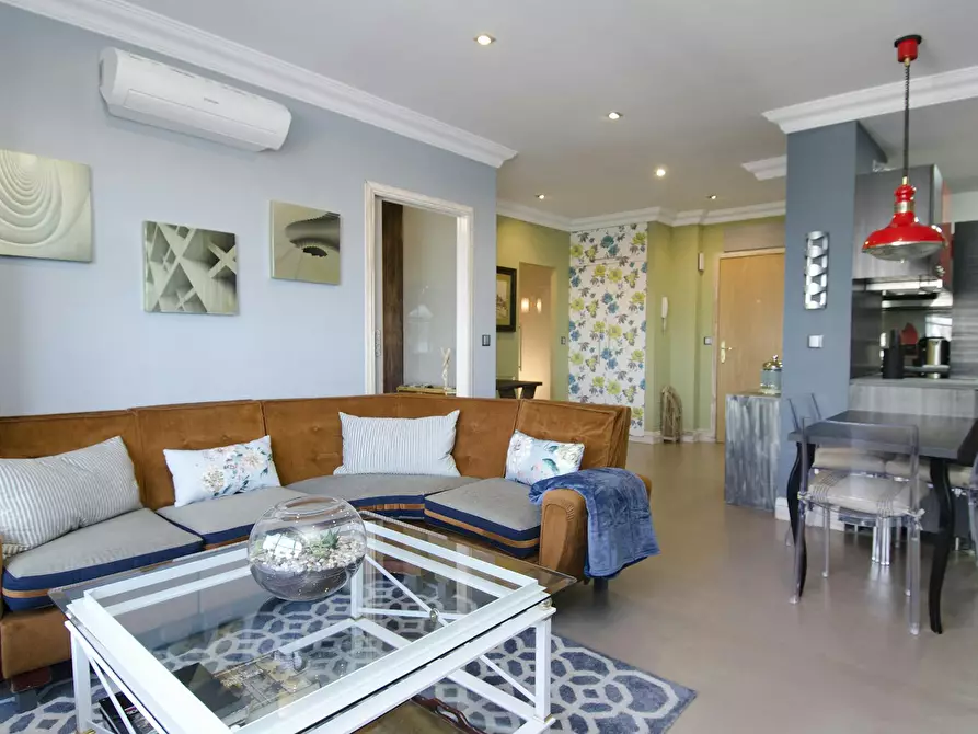 Immagine 1 di Appartamento in affitto  in Calle de Orense a Madrid