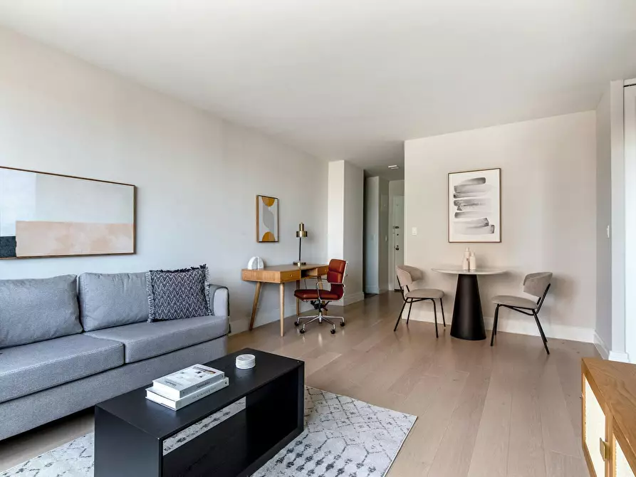 Immagine 3 di Appartamento in affitto  in East 95th Street a Torino