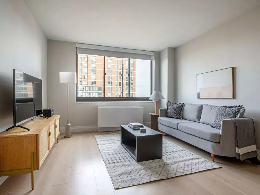 Immagine 1 di Appartamento in affitto  in East 95th Street a Torino