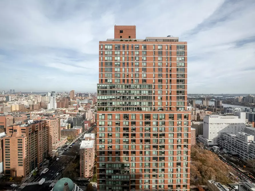 Immagine 5 di Appartamento in affitto  in East 95th Street a Torino