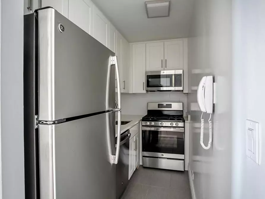 Immagine 7 di Appartamento in affitto  in East 95th Street a Torino