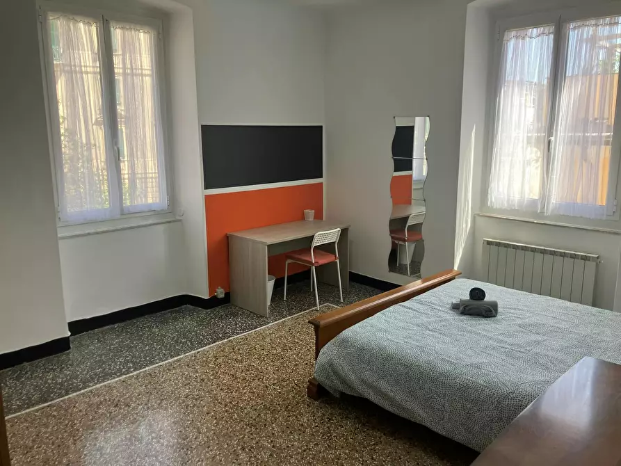 Immagine 1 di Camera in affitto  in Salita Piano di Rocca a Genova