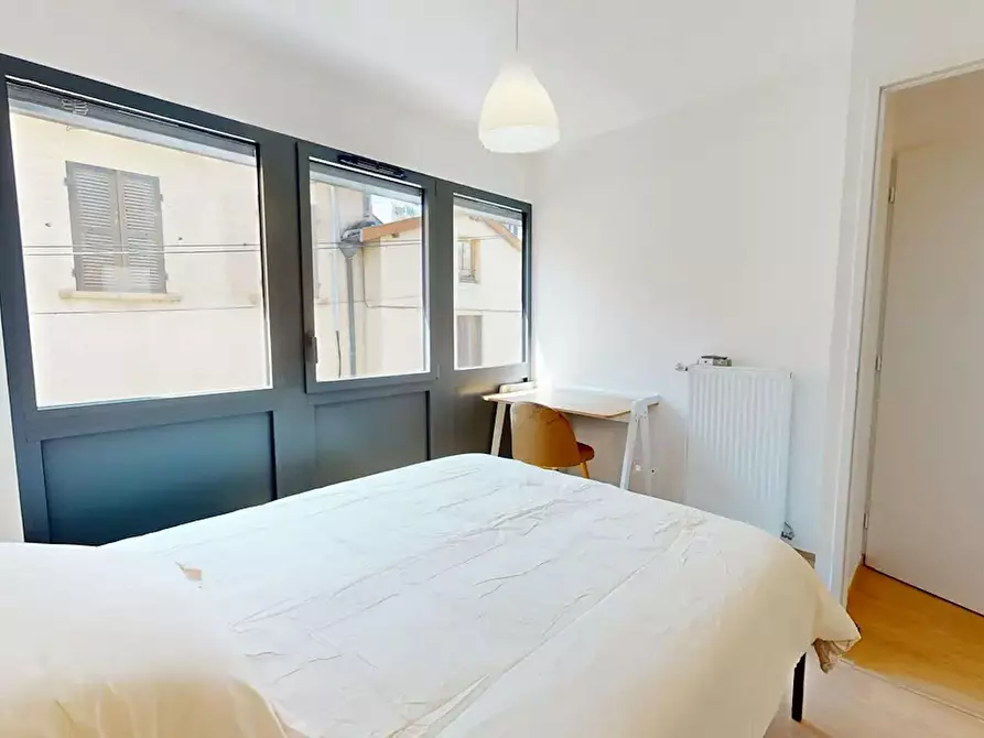 Immagine 2 di Camera in affitto  in Rue Tupin a Oullins