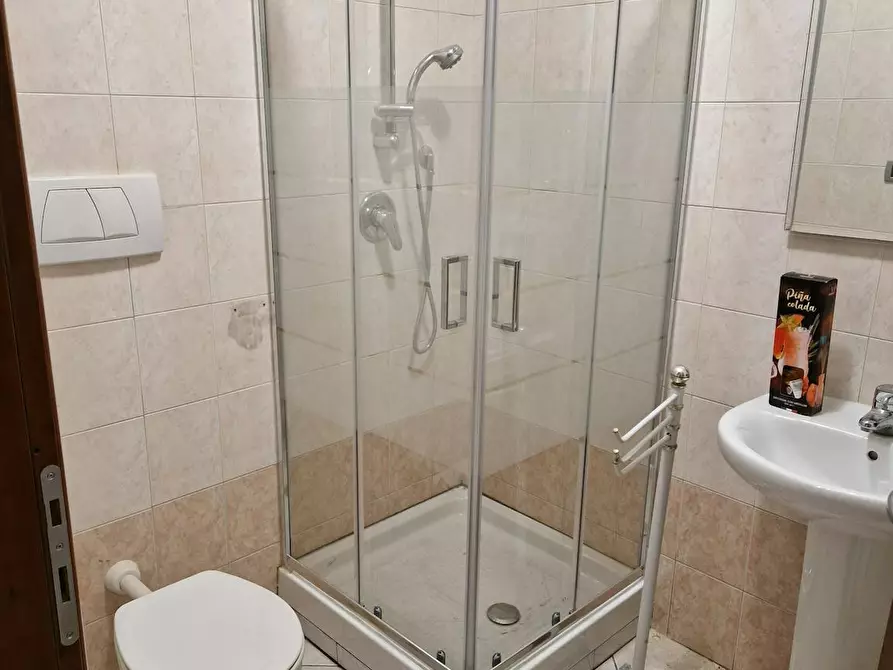 Immagine 9 di Camera in affitto  in Via Plava a Torino