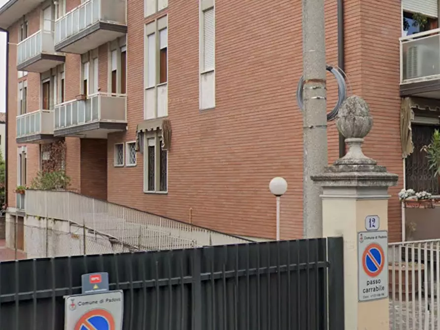 Immagine 3 di Camera condivisa in affitto  in Via Montello a Padova