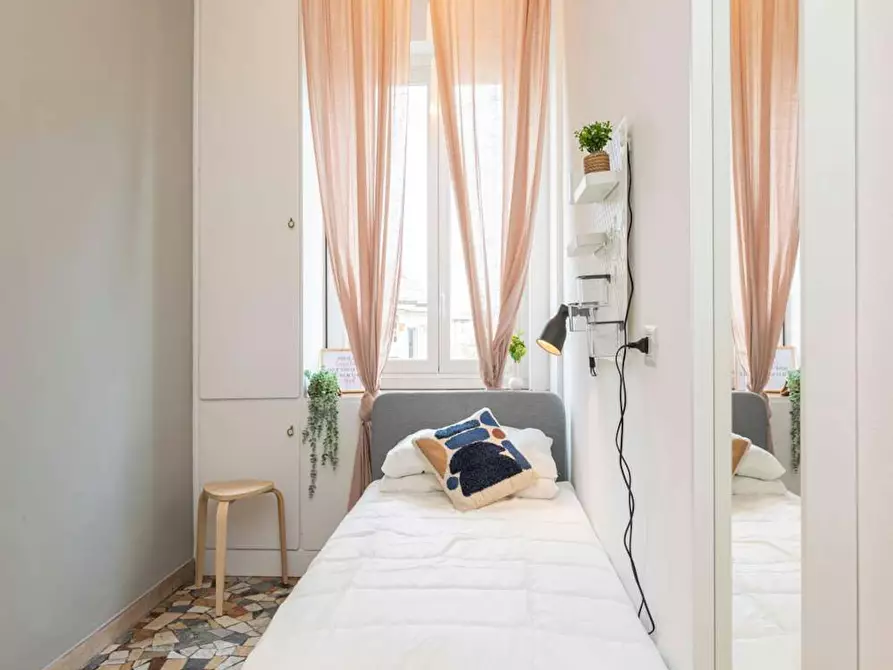 Immagine 2 di Camera in affitto  in Viale Romagna a Milano