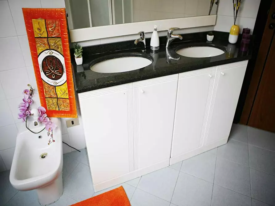 Immagine 10 di Camera in affitto  in Via Lazzaretto a Milano