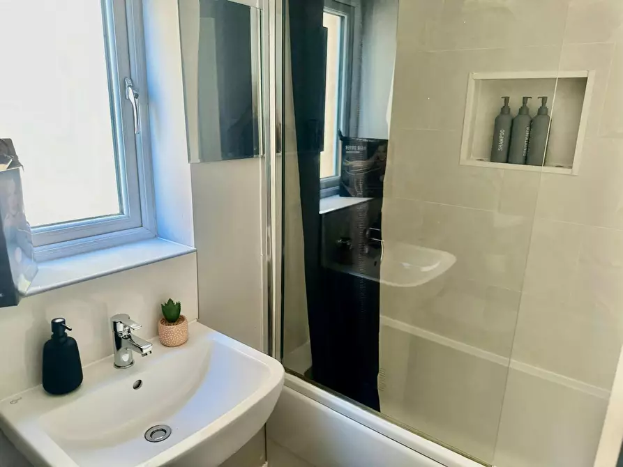 Immagine 7 di Casa indipendente in affitto  in Ward Street a 