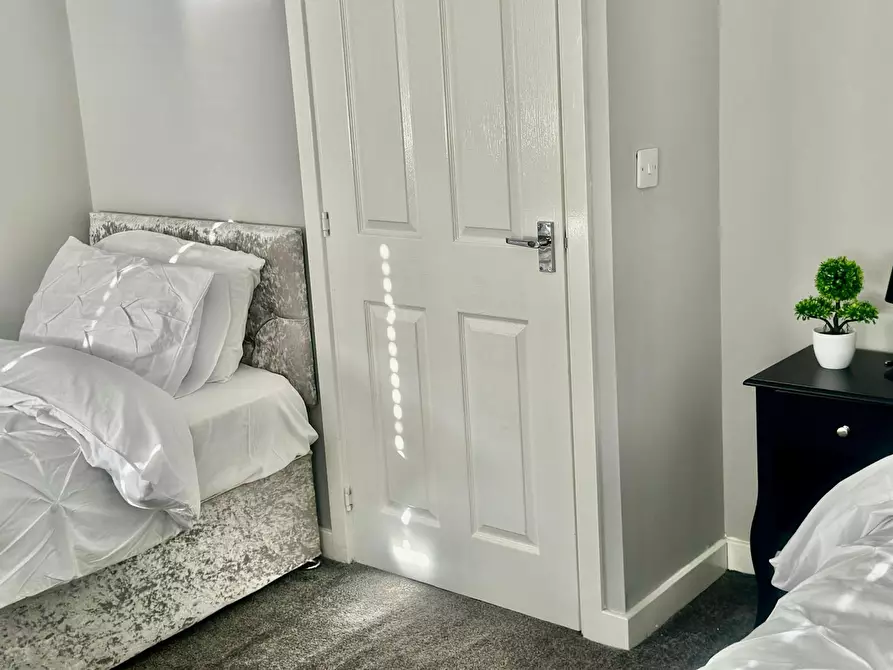 Immagine 9 di Casa indipendente in affitto  in Ward Street a 