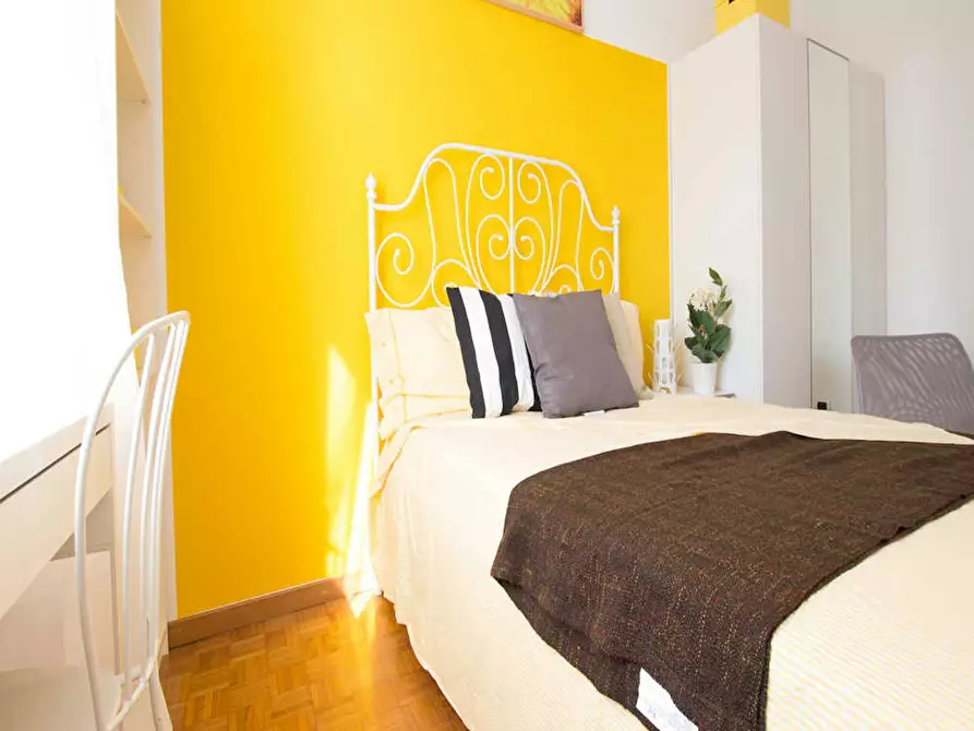 Immagine 1 di Camera in affitto  in Via Don Carlo Gnocchi a Milano