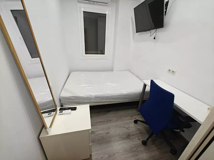 Immagine 1 di Camera in affitto  in Carrer de Santiago Ramón y Cajal a Esplugues De Llobregat