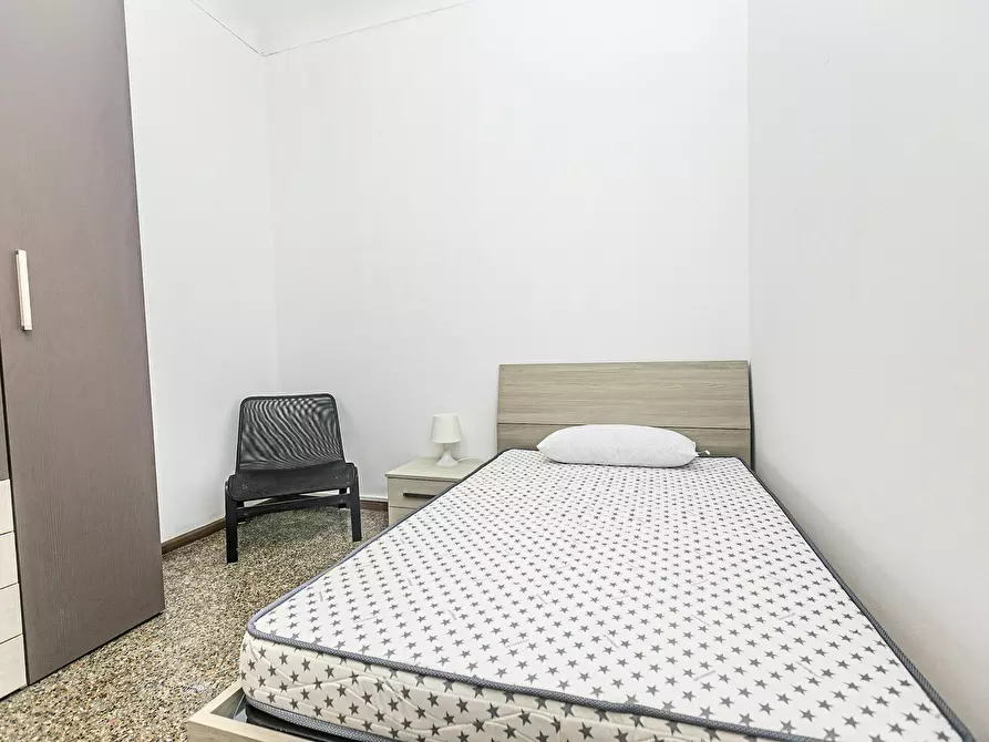 Immagine 3 di Camera in affitto  in Via Paride Salvago a Genova
