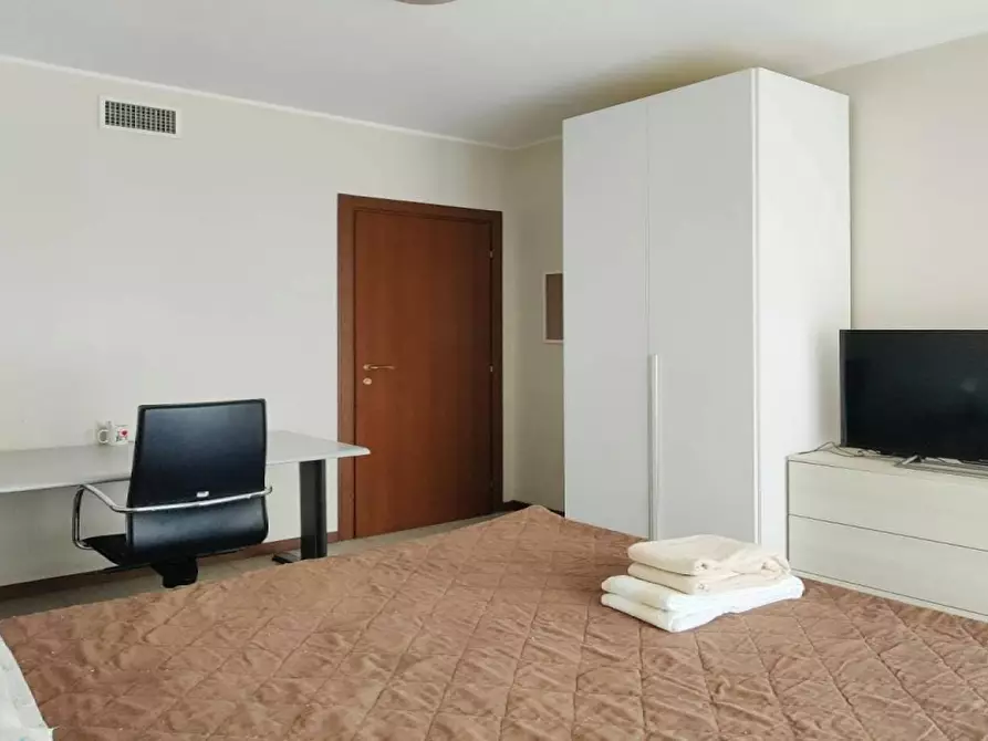 Immagine 4 di Camera in affitto  in Via Circonvallazione a Buccinasco