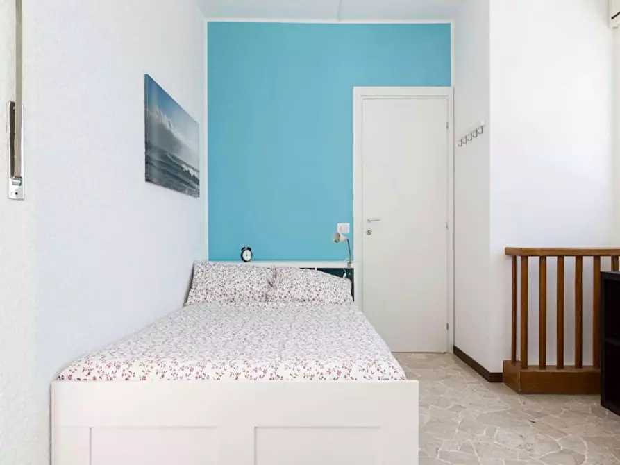 Immagine 1 di Camera in affitto  in Via dei Salici a Buccinasco