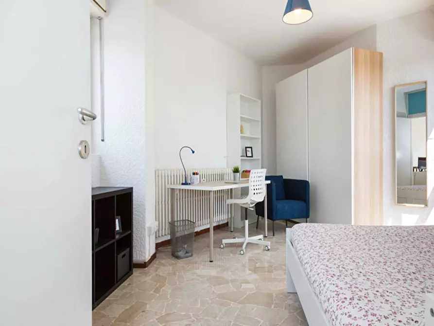 Immagine 3 di Camera in affitto  in Via dei Salici a Buccinasco