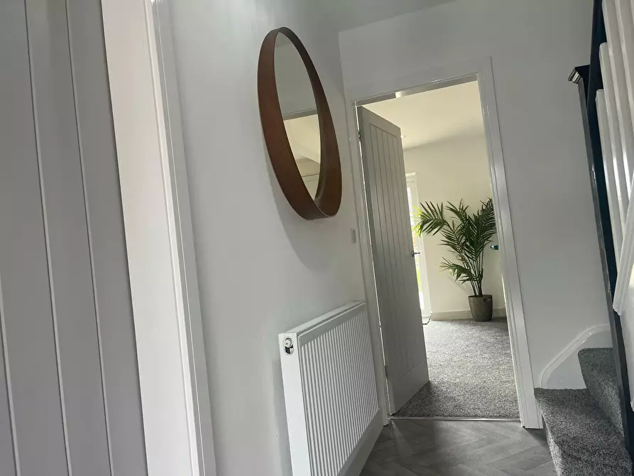 Immagine 2 di Casa indipendente in affitto  in Crescent Avenue a 