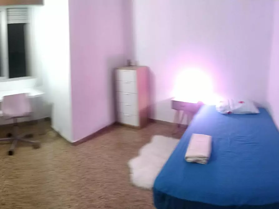 Immagine 1 di Camera in affitto  in Avinguda del Doctor Waksman a Valencia