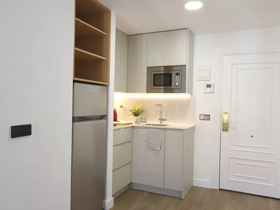 Immagine 10 di Appartamento in affitto  in Calle de Leganitos a Madrid