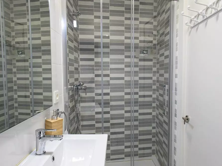 Immagine 5 di Camera in affitto  in Via Favència a Barcelona