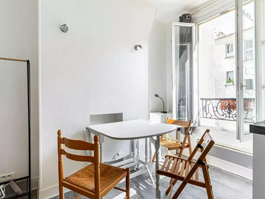 Immagine 7 di Appartamento in affitto  in Rue Feutrier a Paris 18